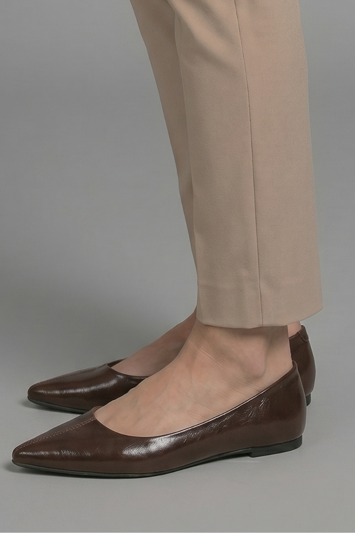 Women's Leather Ballet Flats with SlipOn for Everyday Wear — Brown